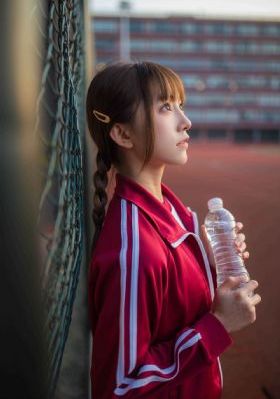 图书室里的女友